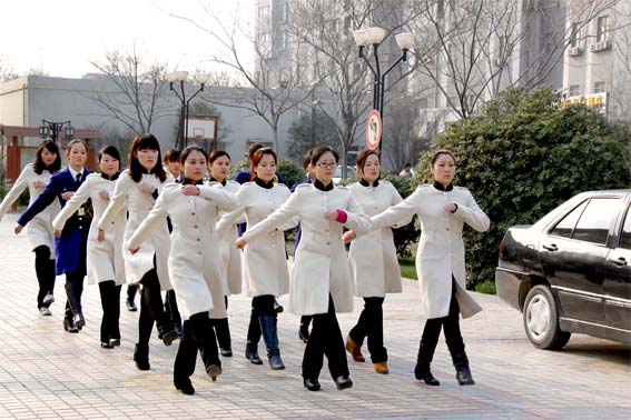 軍事訓(xùn)練樹(shù)新風(fēng)